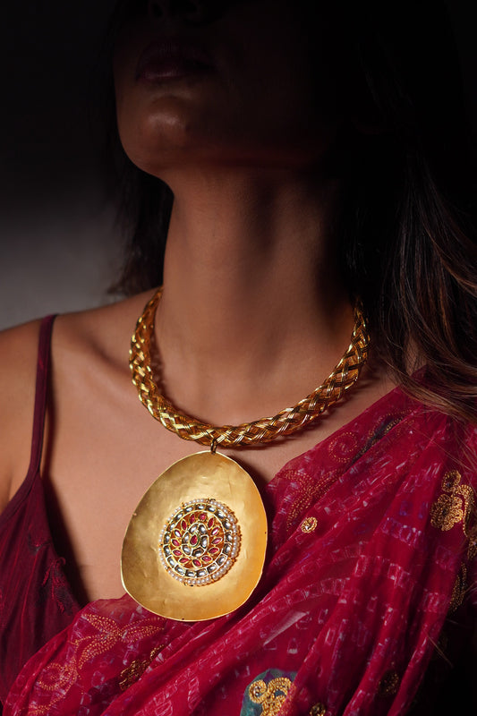 Saanjh Gold Medallion Necklace 