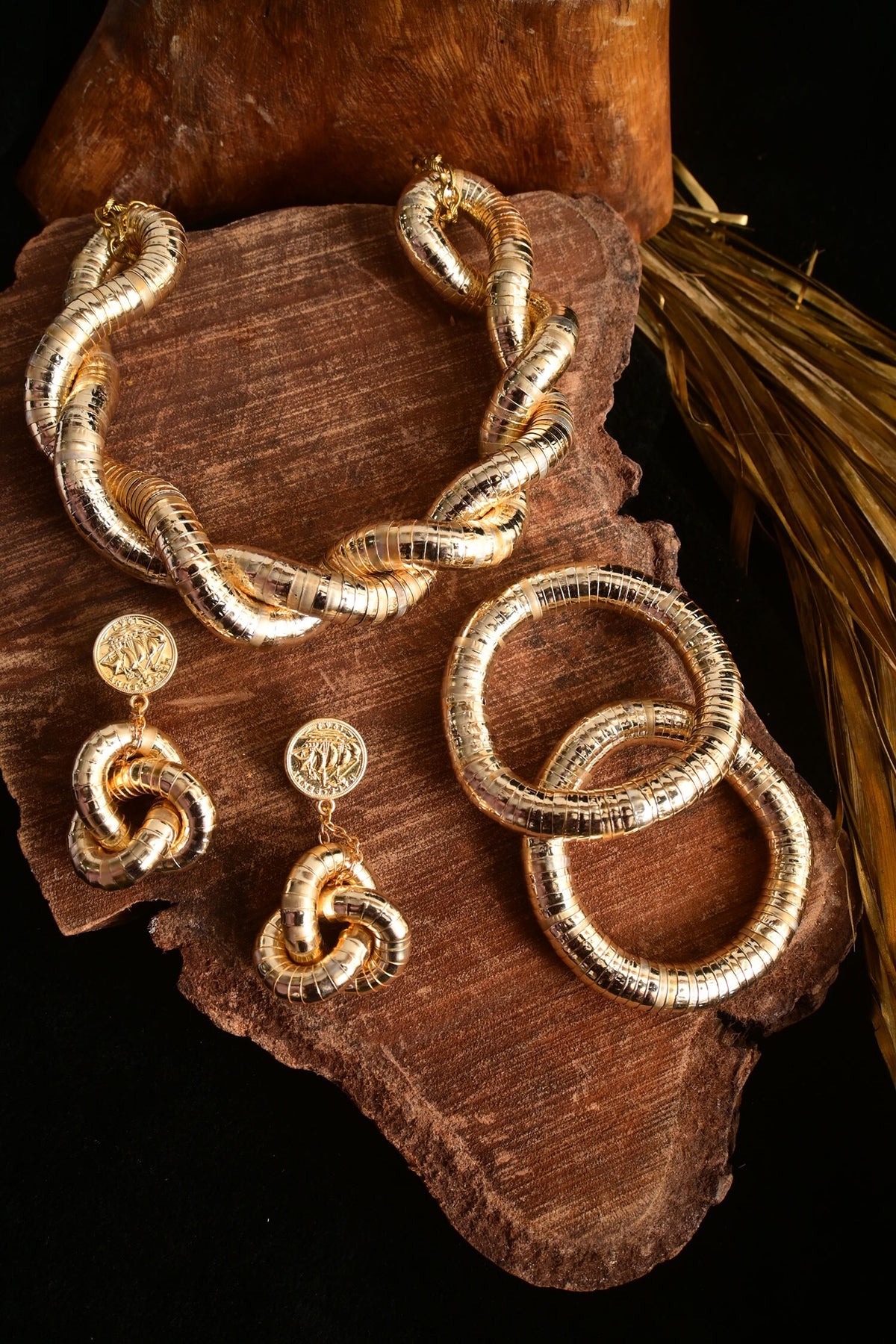 Golden Metallic Twisted Necklace 