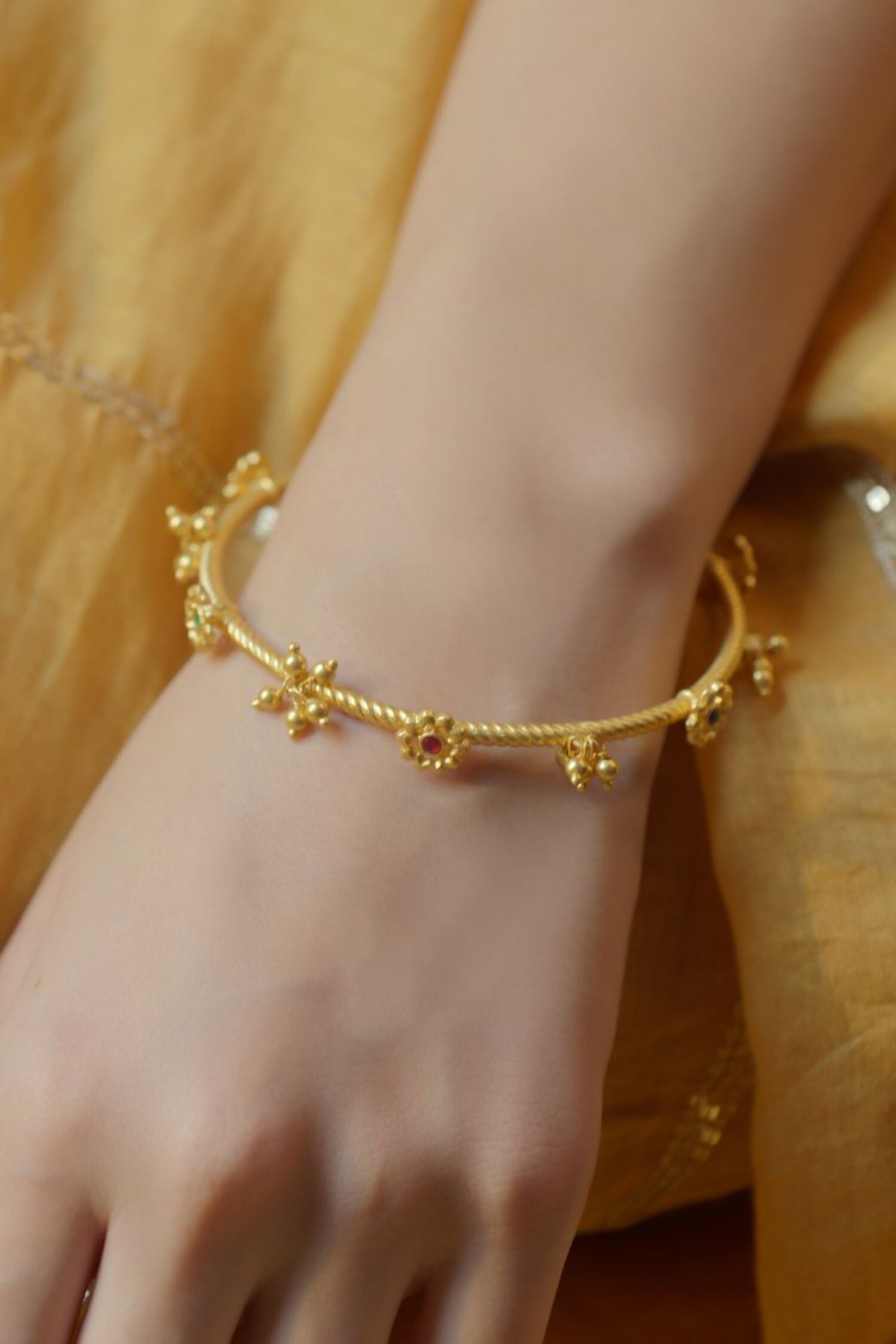 Tinkling Tales Bangle - Single Piece 