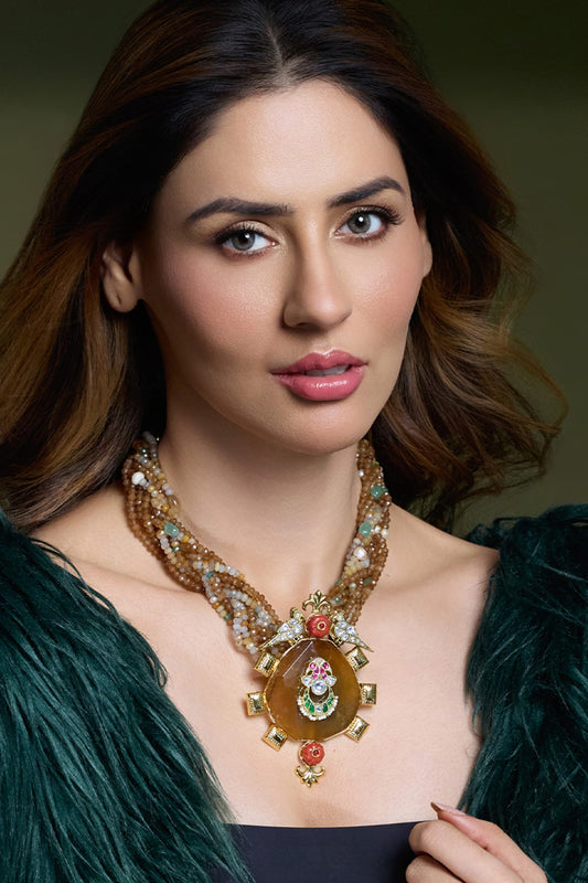 Regal Aura Pendant Necklace 
