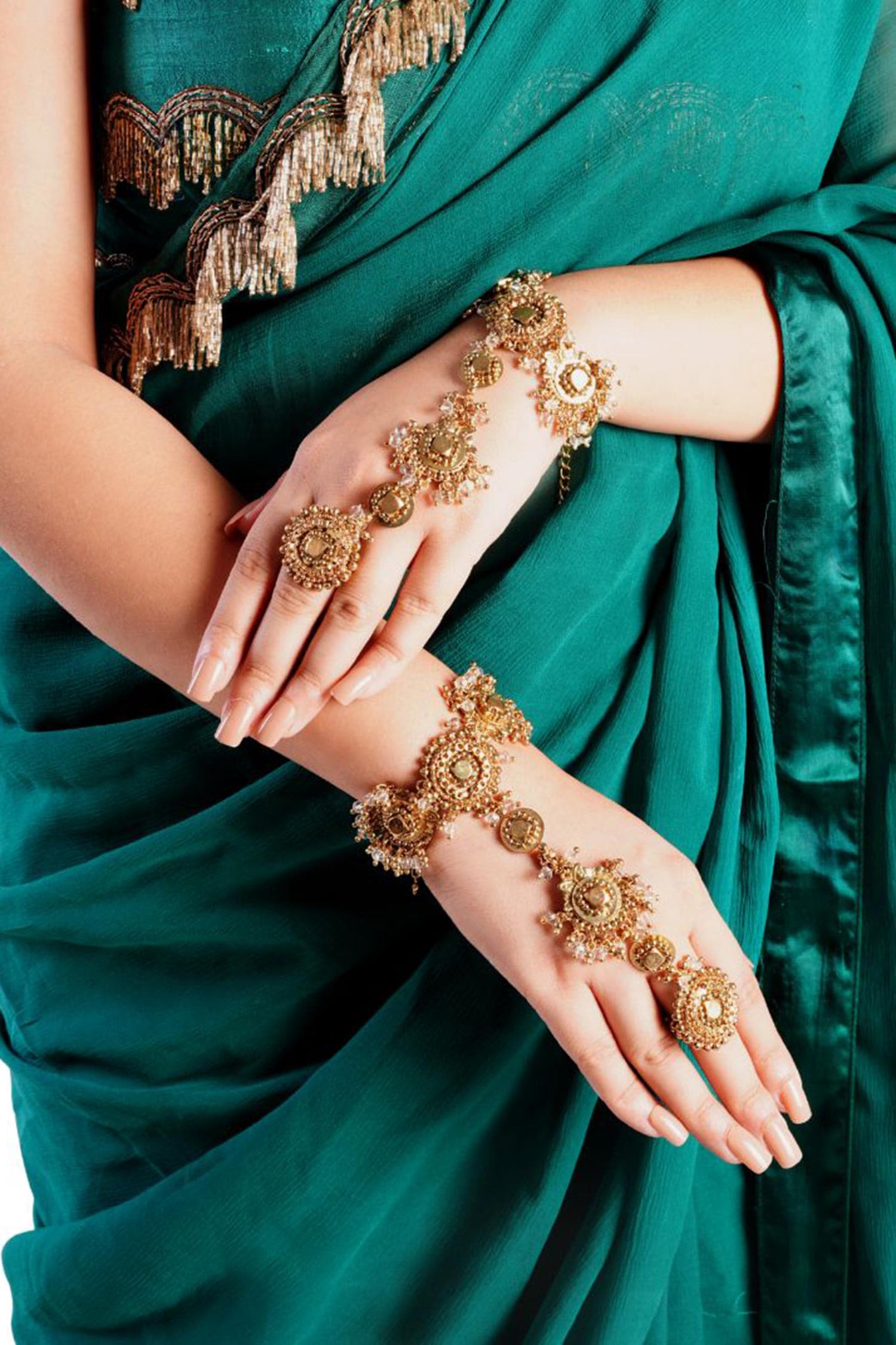 Oorja Embellished Haathphool 