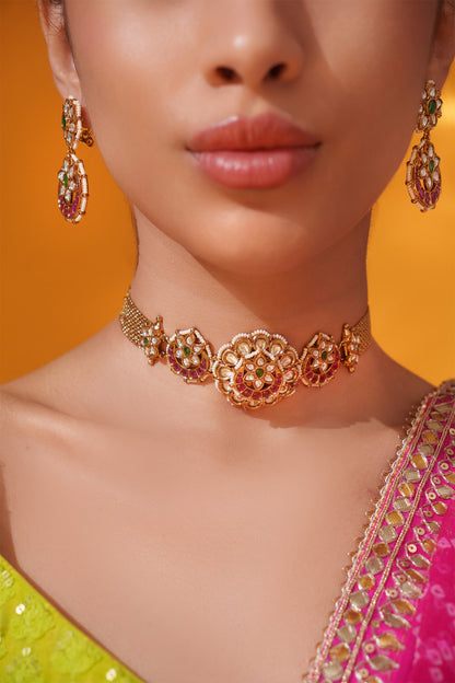 Floral Carved Choker With Earrings 