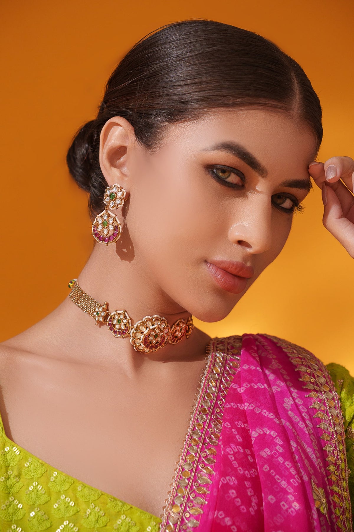 Floral Carved Choker With Earrings 