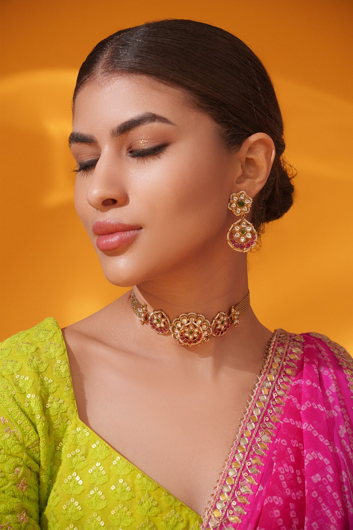Floral Carved Choker With Earrings 