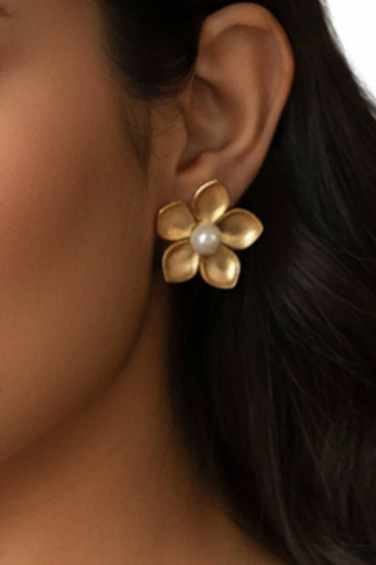 Pearl Centre Flower Earrings 