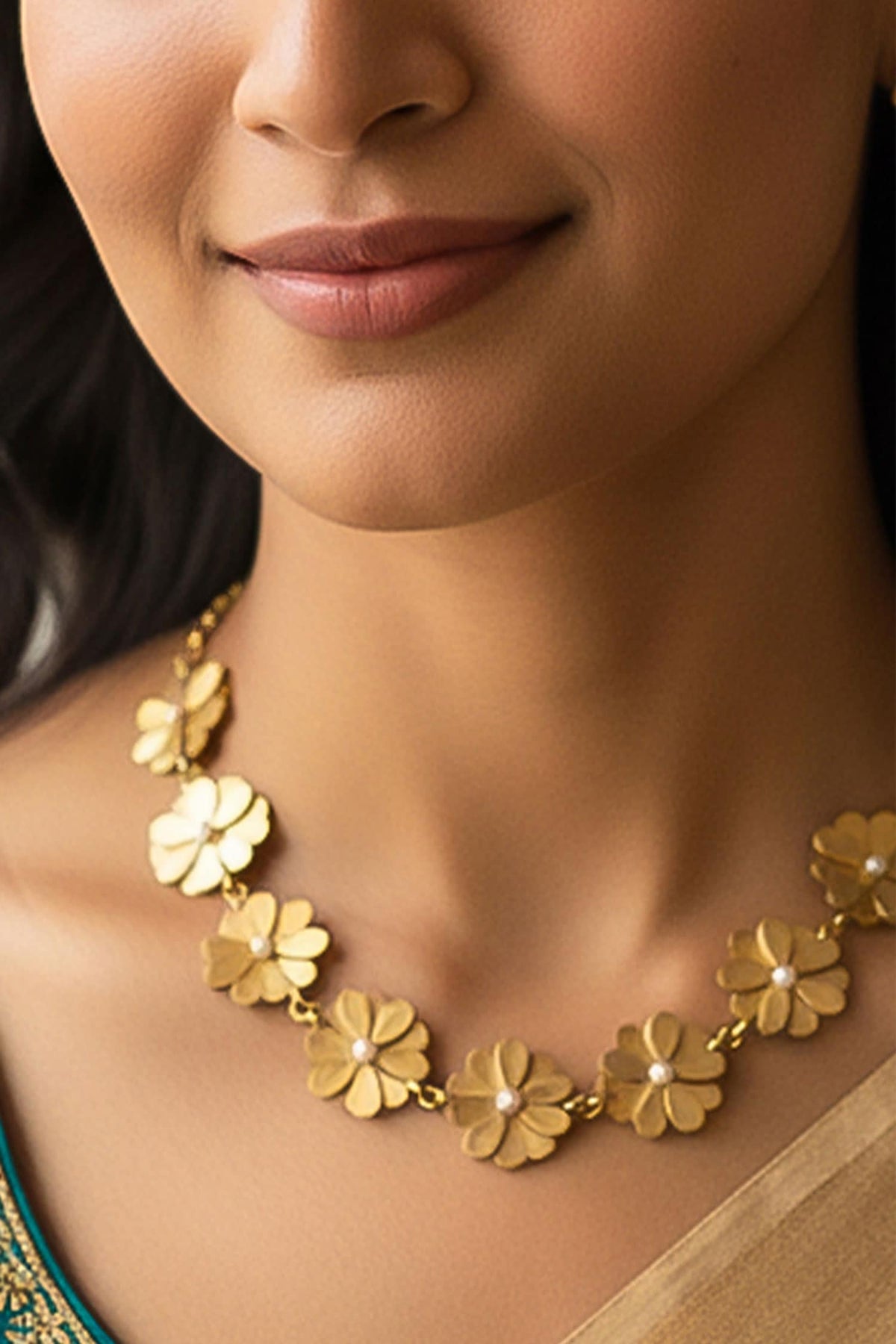 Flower Motifs Necklace 