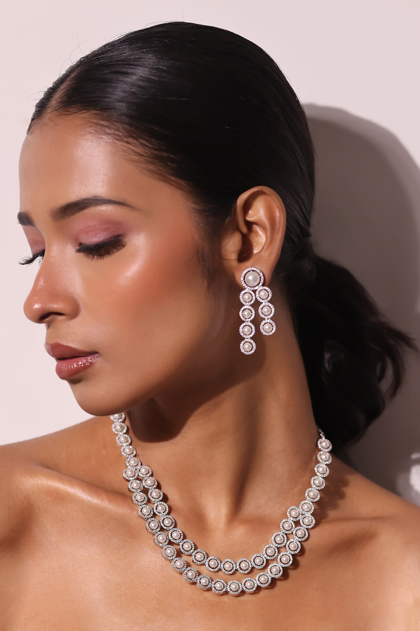 Aurora Bits Embellished Necklace Set 