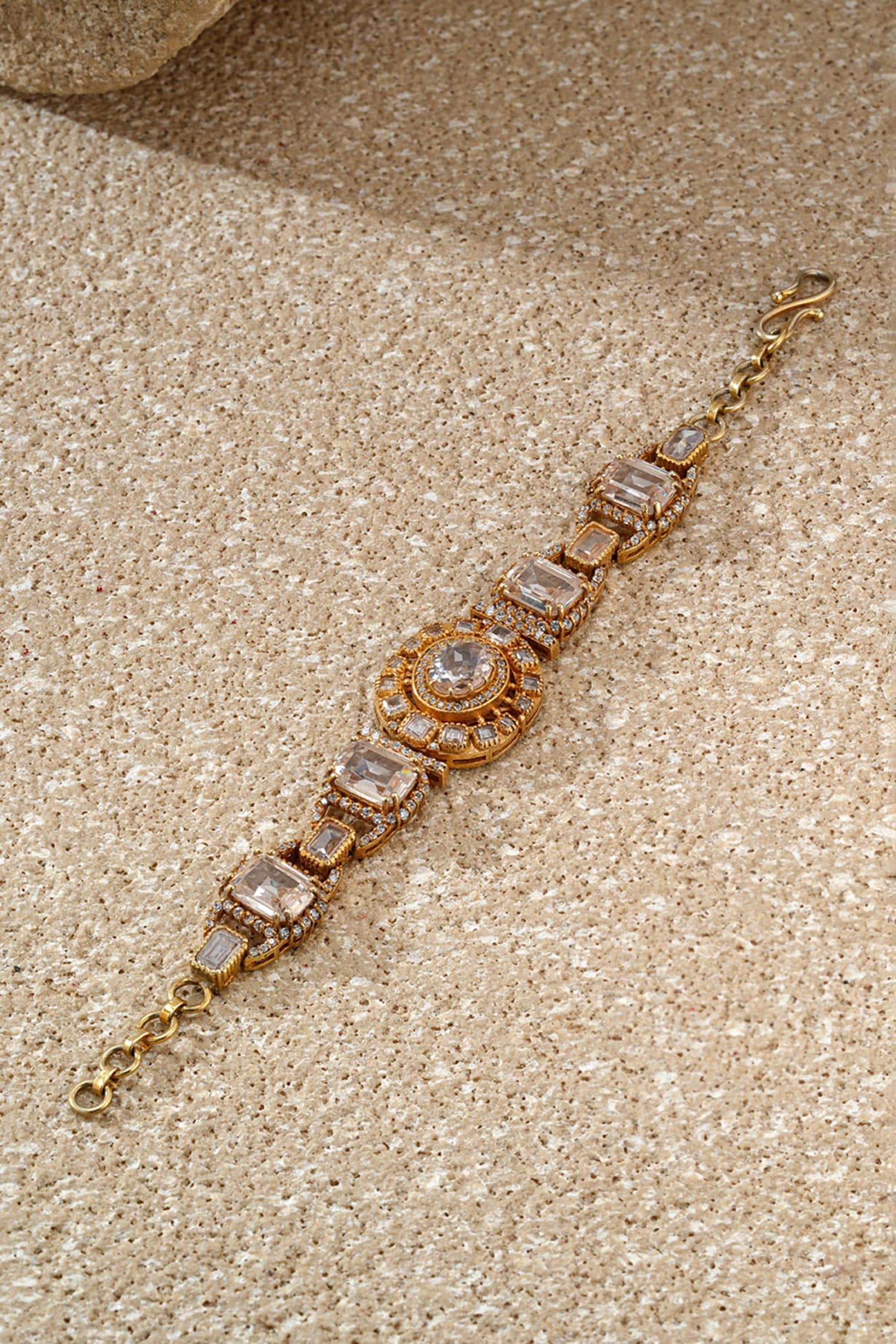 Oval Centric Embellished Bracelet 