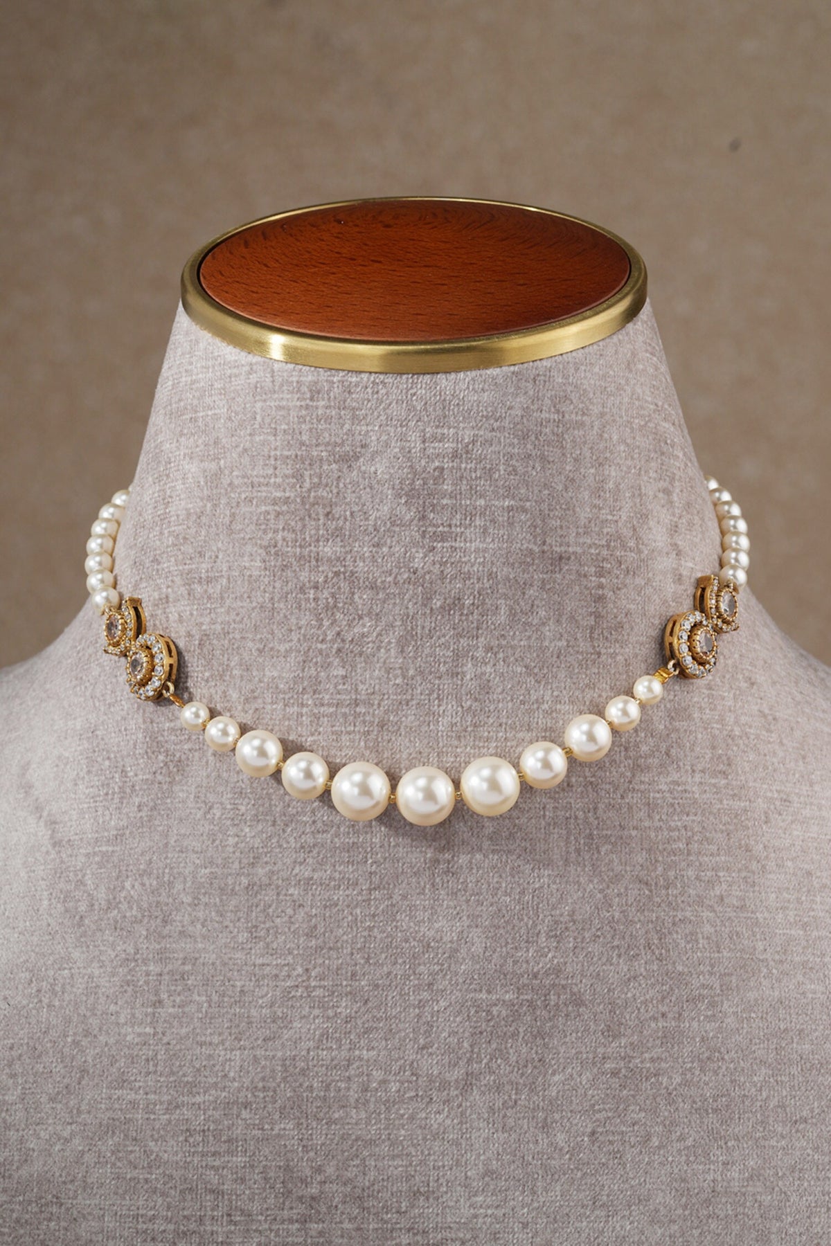 Pearl Studded Sleek Gulluband Choker 