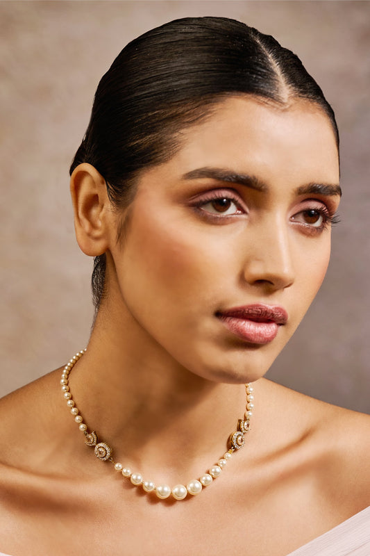 Pearl Studded Sleek Gulluband Choker 