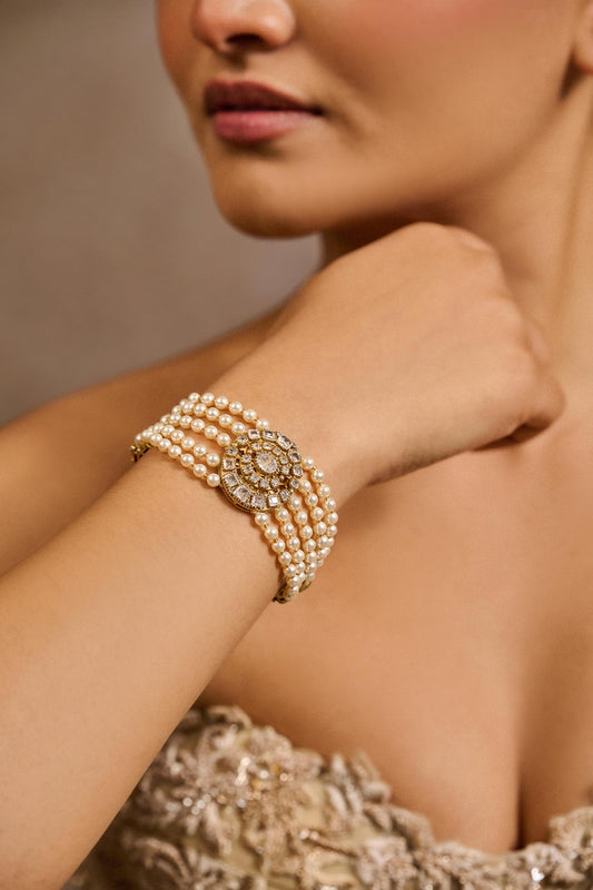 Oval Centric Embellished Bracelet 