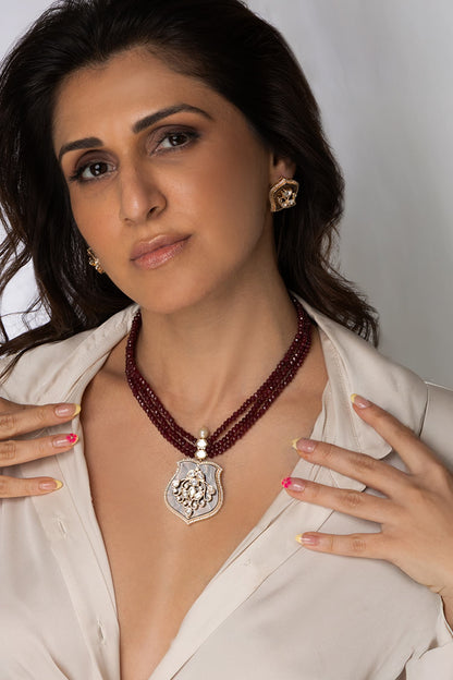 Red Bead Shield Necklace Set 