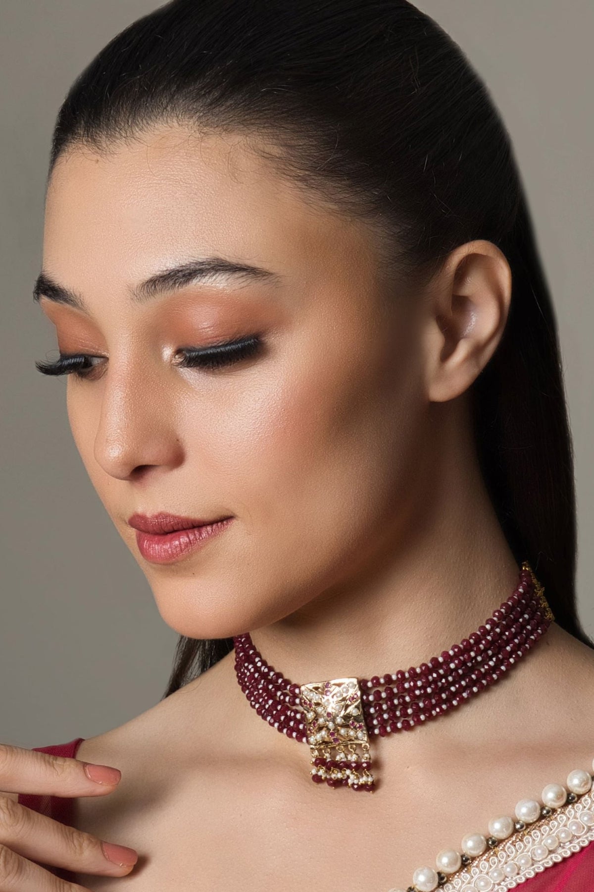 Chic Square Tukdi Red Choker 