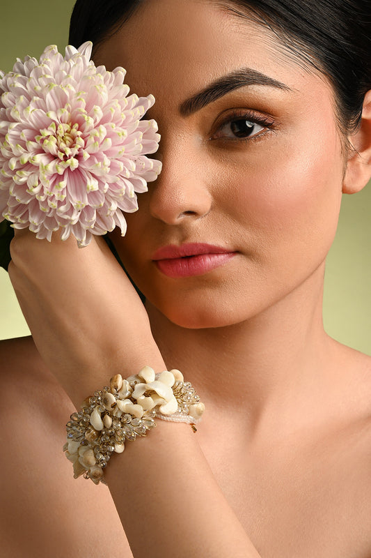 White Floral Long Bracelet 