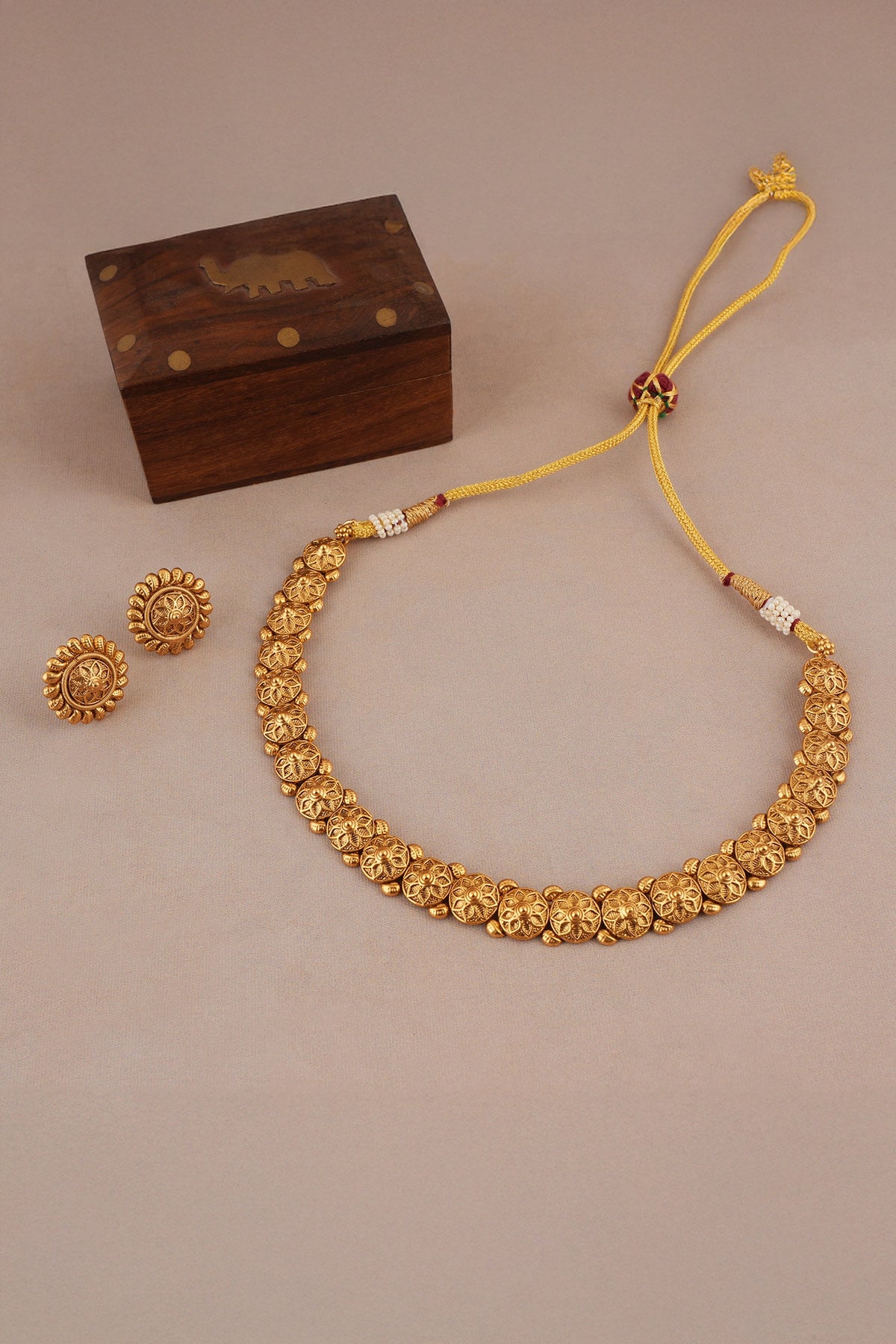 Antique Floral Carved Choker Necklace Set 
