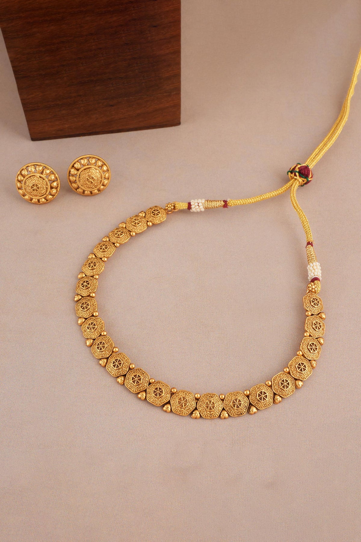 Antique Carved Choker & Stud Earrings Set 