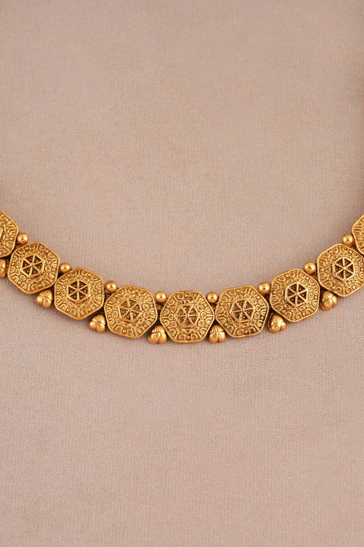 Antique Carved Choker & Stud Earrings Set 