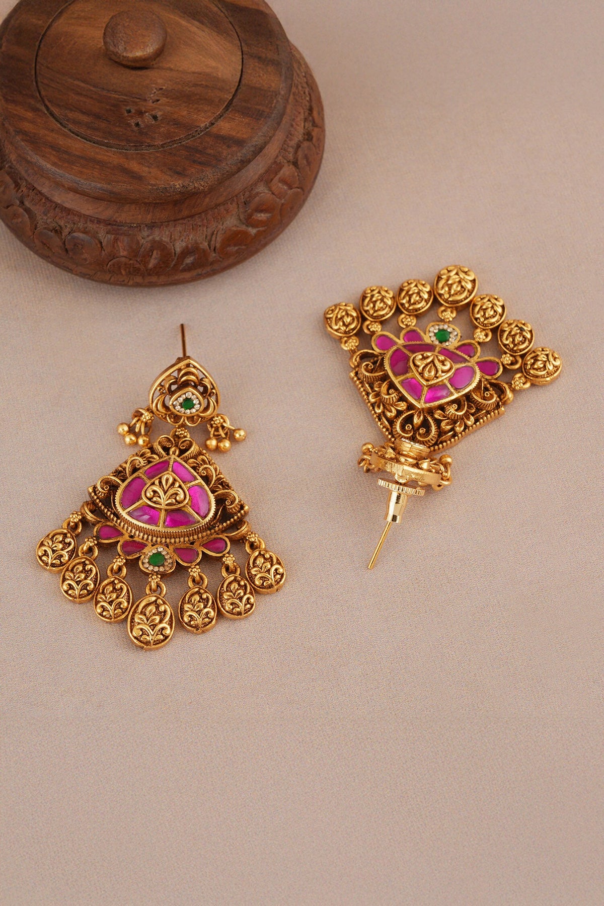 Stone Embellished Pendant Choker Set 