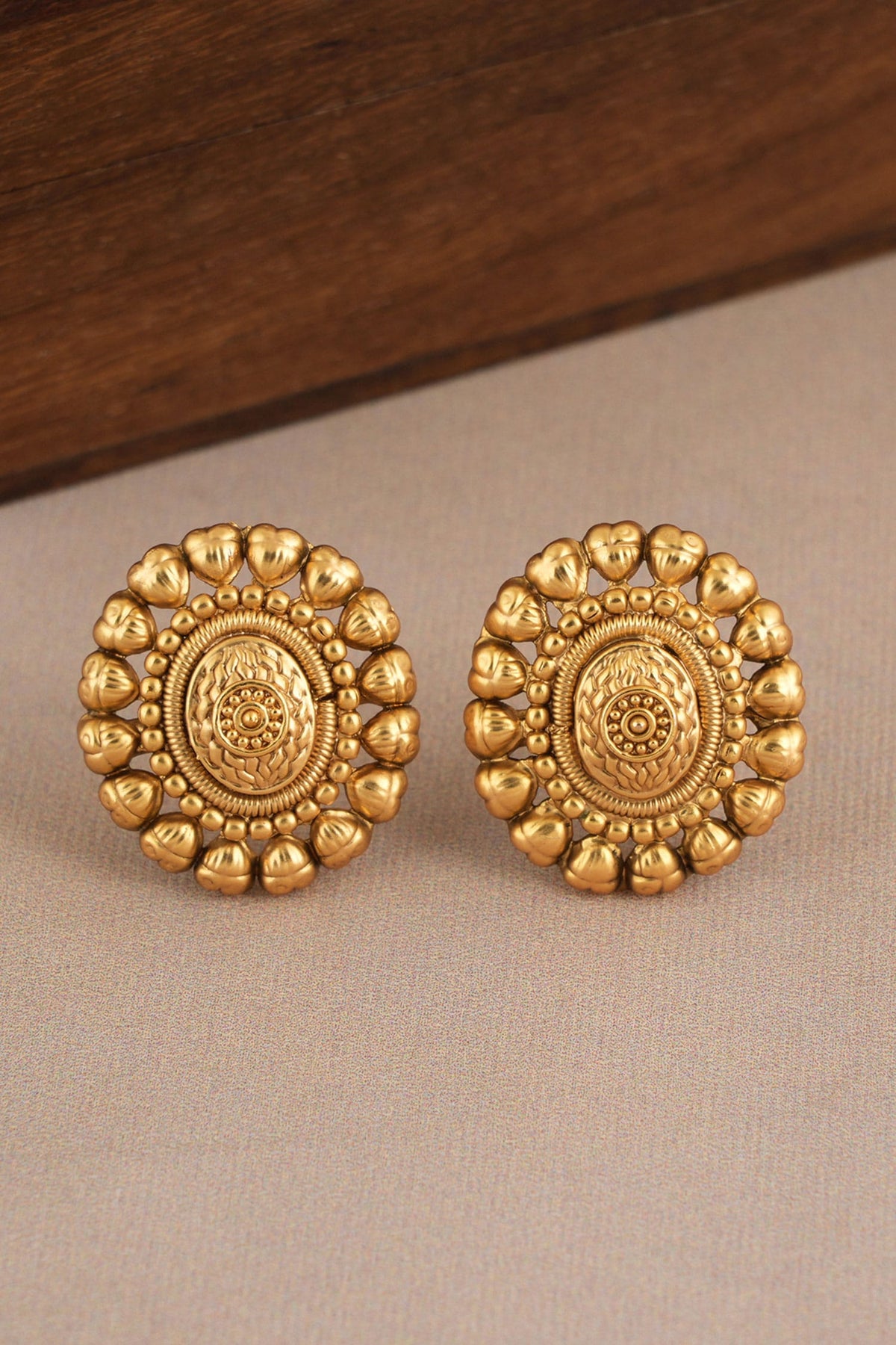 Antique Oval Shaped Carved Motif Choker Set 