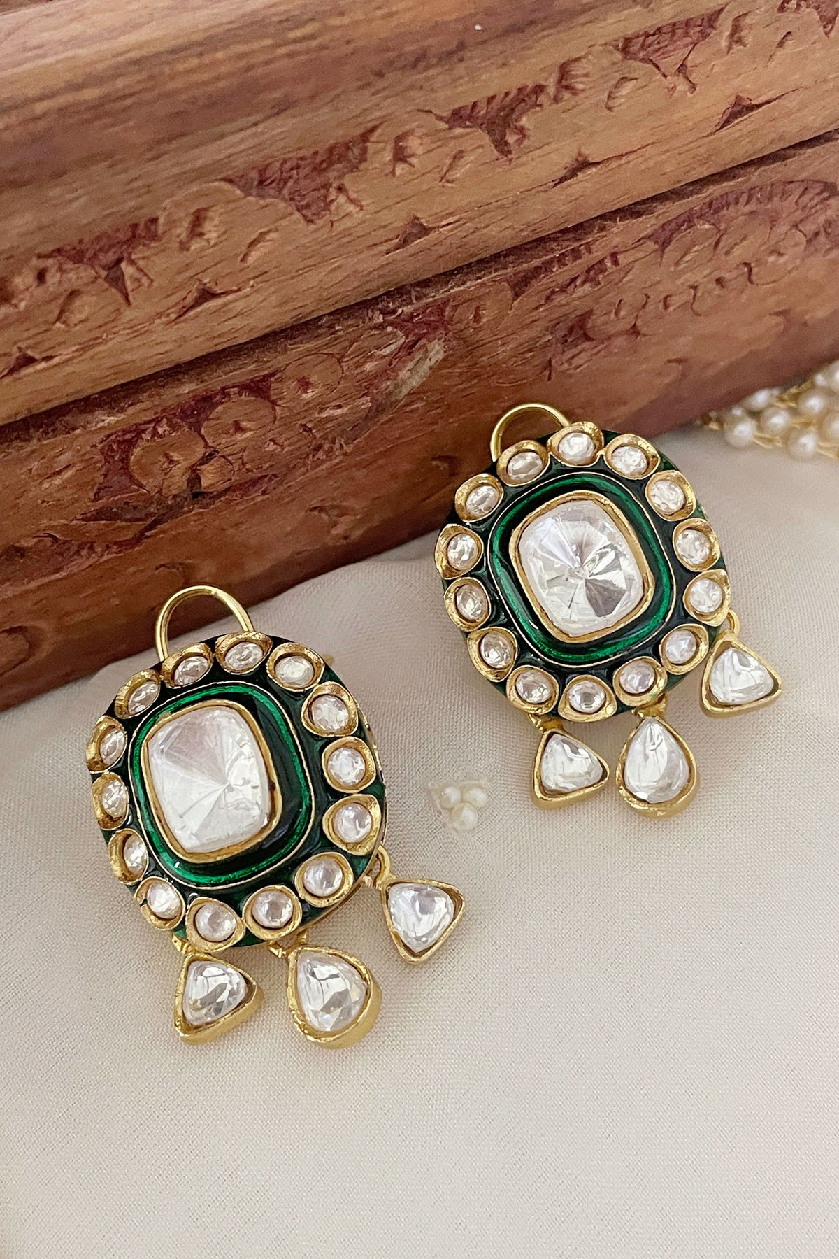 Pearl Embellished & Enamel Necklace Set 