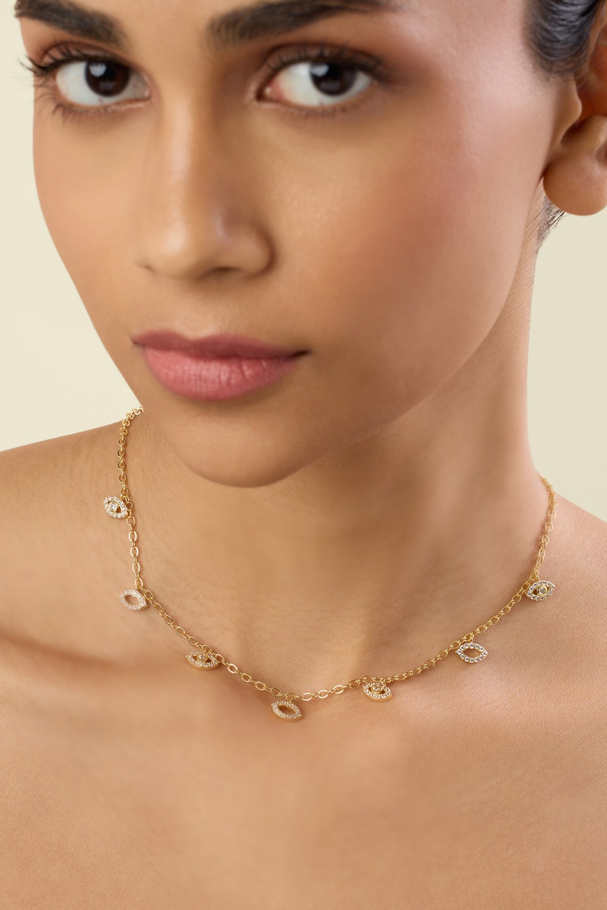 Lucentia Charm Choker 
