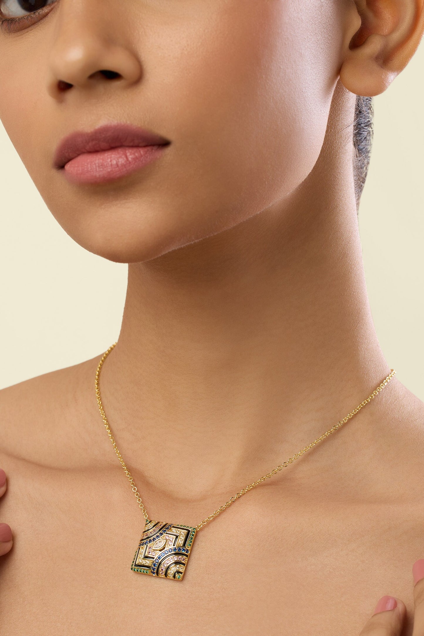 Vyntra Pendant Necklace 