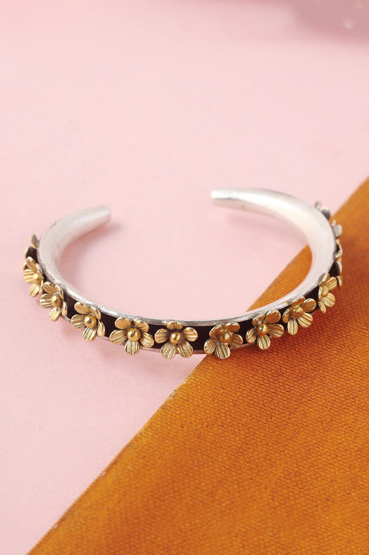 Floral Carved Bangle 