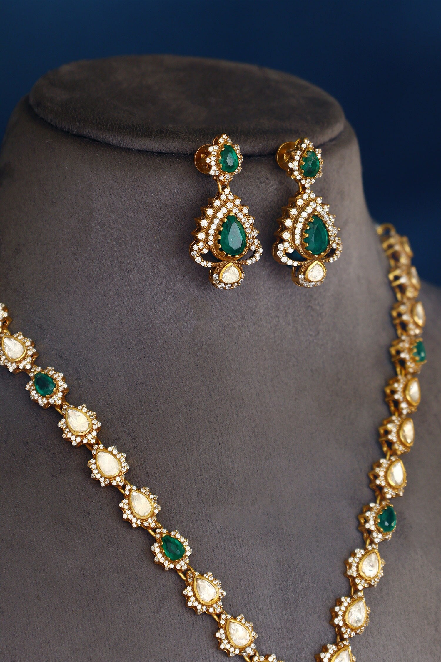 Floral Pendant Necklace Set 
