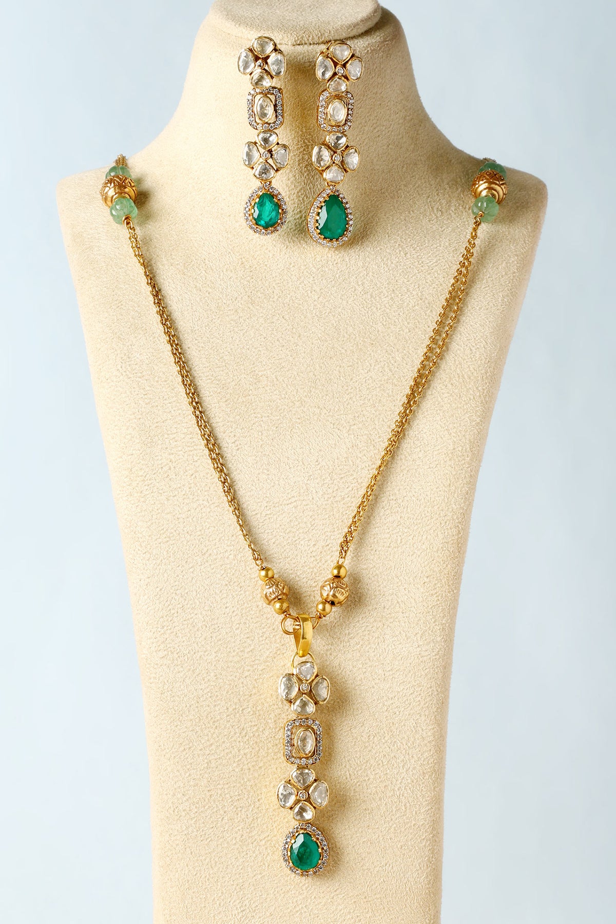 Floral Carbed Pendant & Earrings Set 