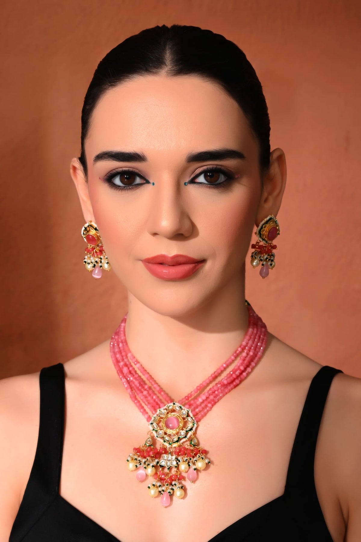 Kundan Embellished Pendant Necklace Set 