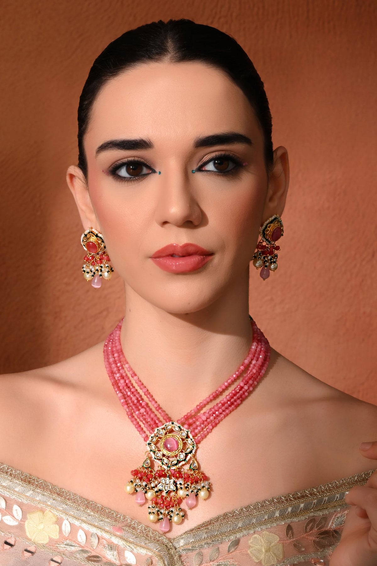 Kundan Embellished Pendant Necklace Set 