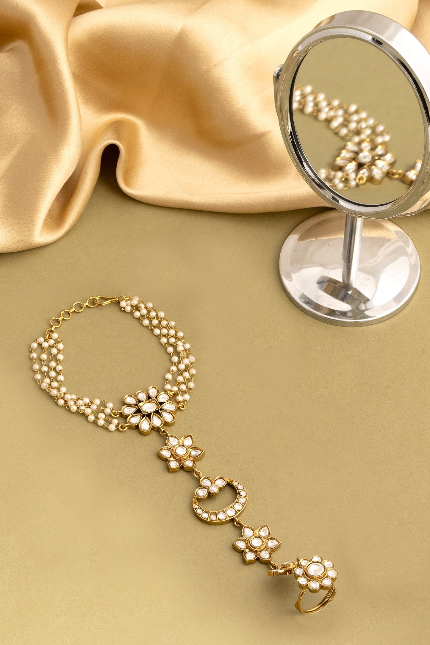 Kundan Embellished Haathphool 