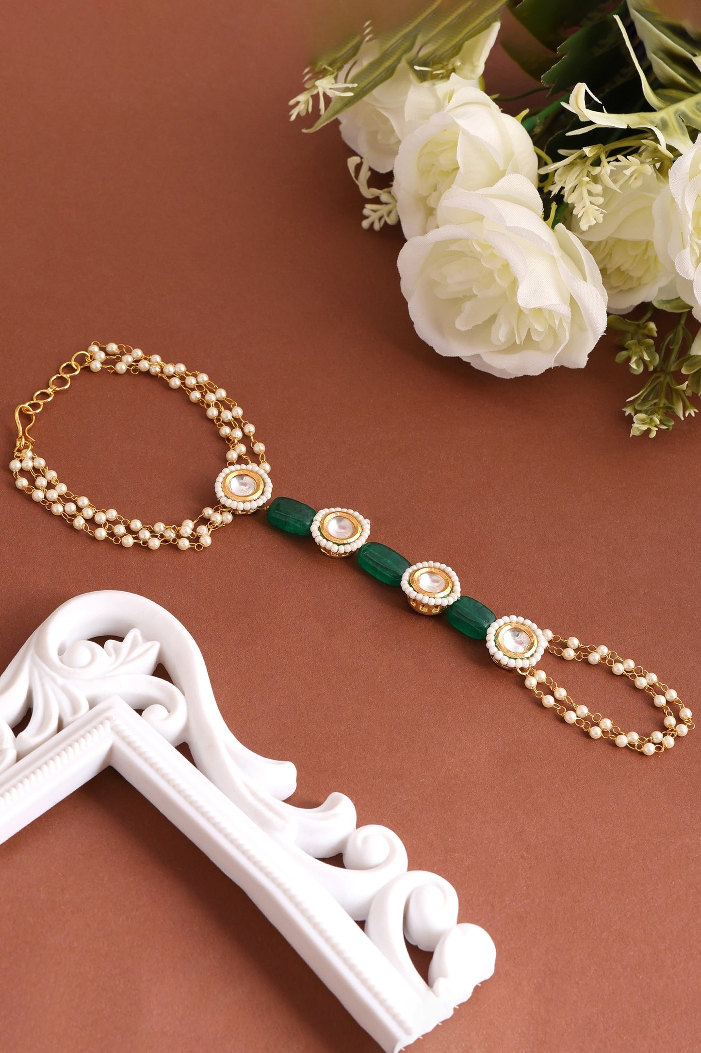 Kundan Pearl Embellished Haathphool 