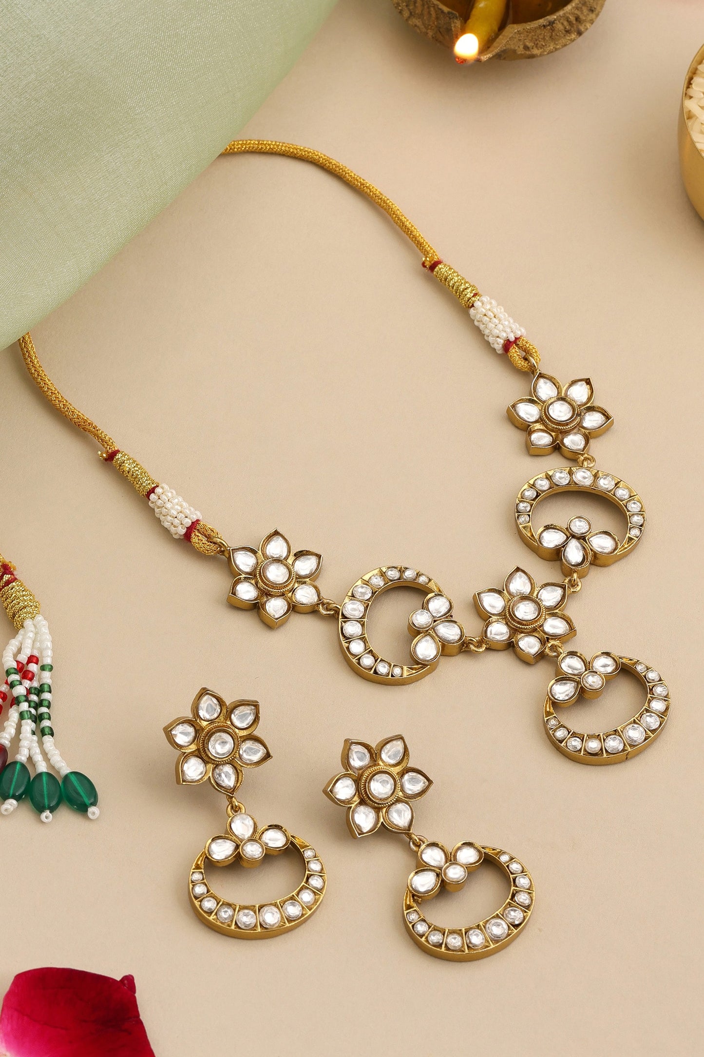 Kundan Embellished Necklace Set 