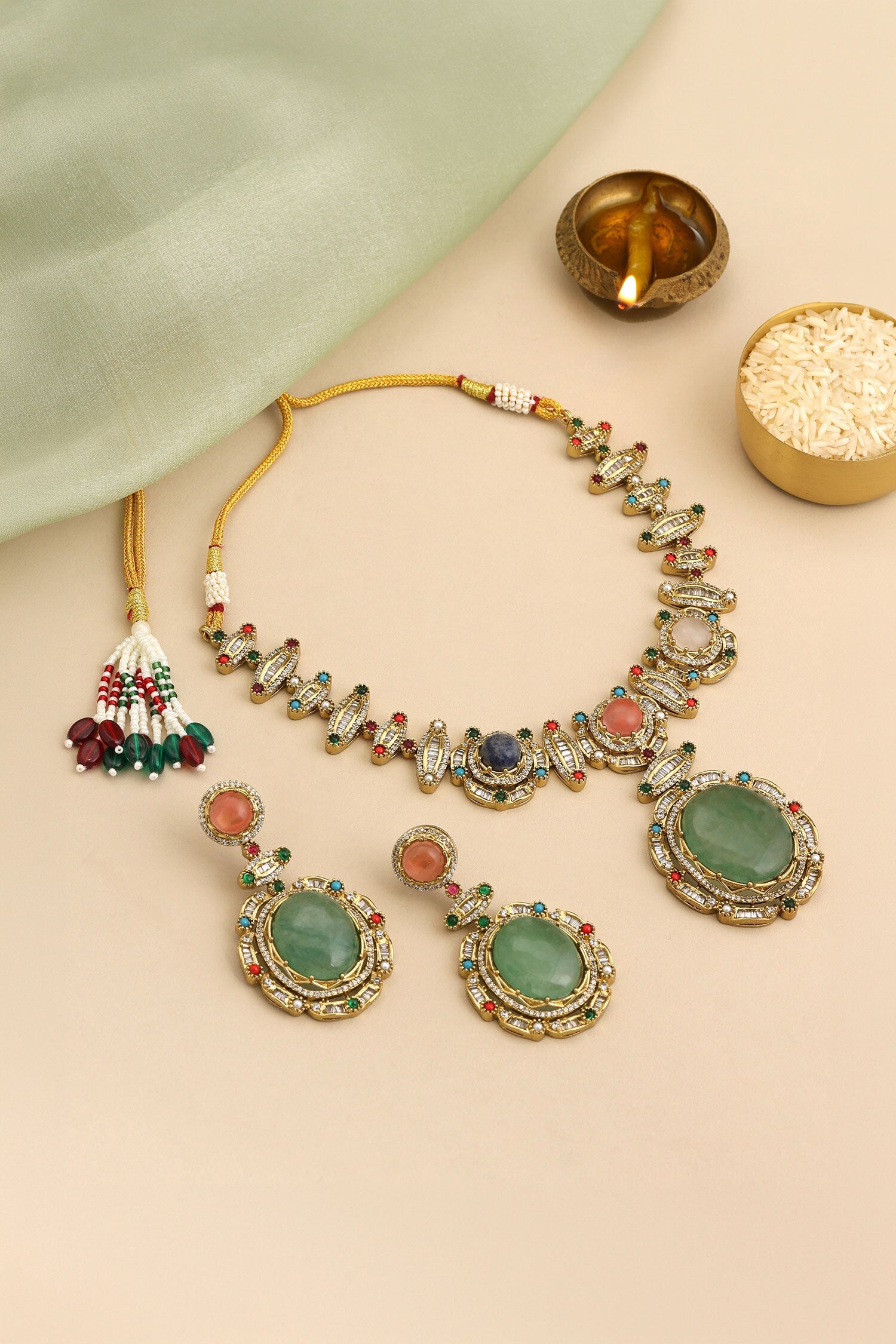 Kundan Studded Pendant Necklace Set 