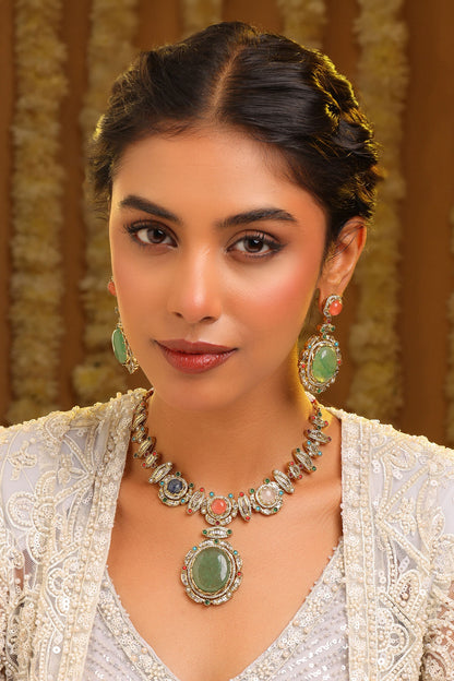 Kundan Studded Pendant Necklace Set 
