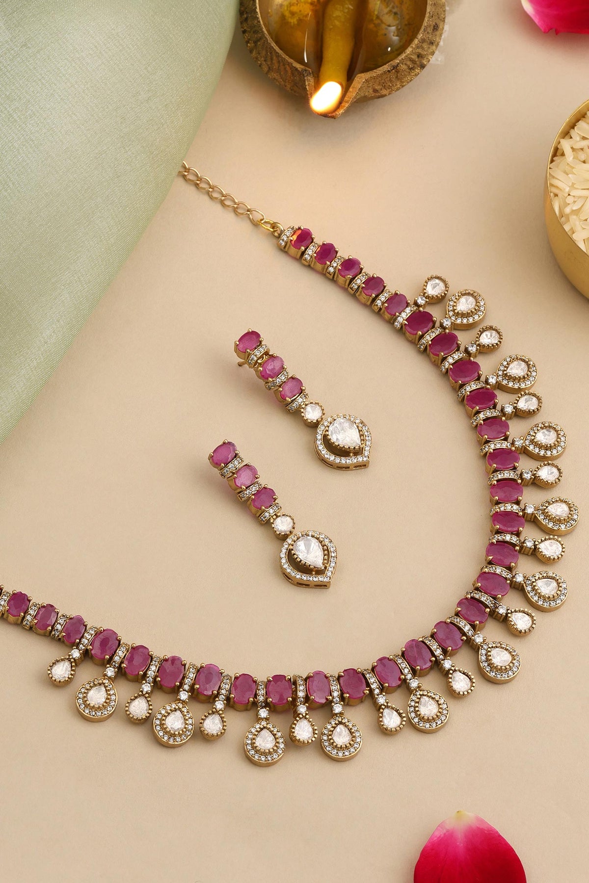 Kundan Embellished Necklace Set 