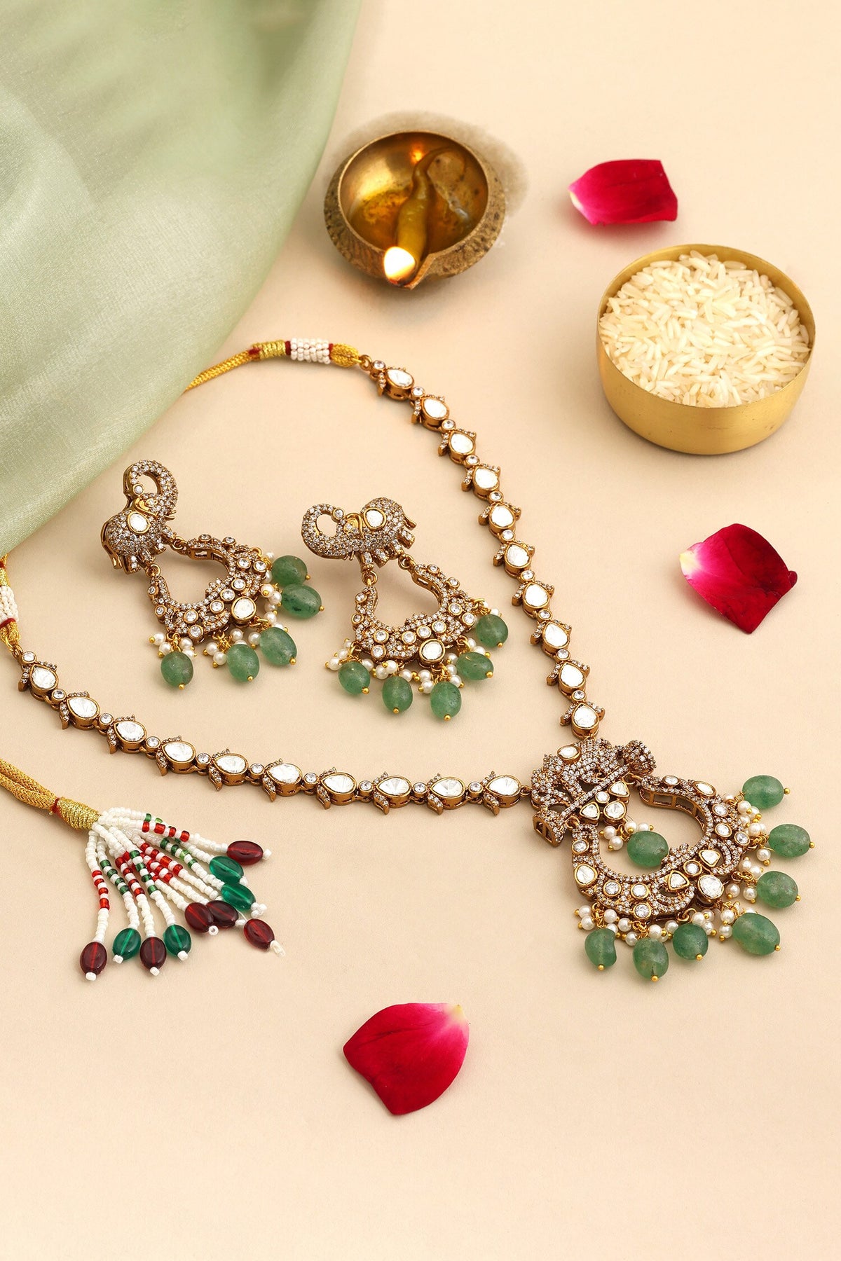 Kundan Embellished Pendant Necklace Set 