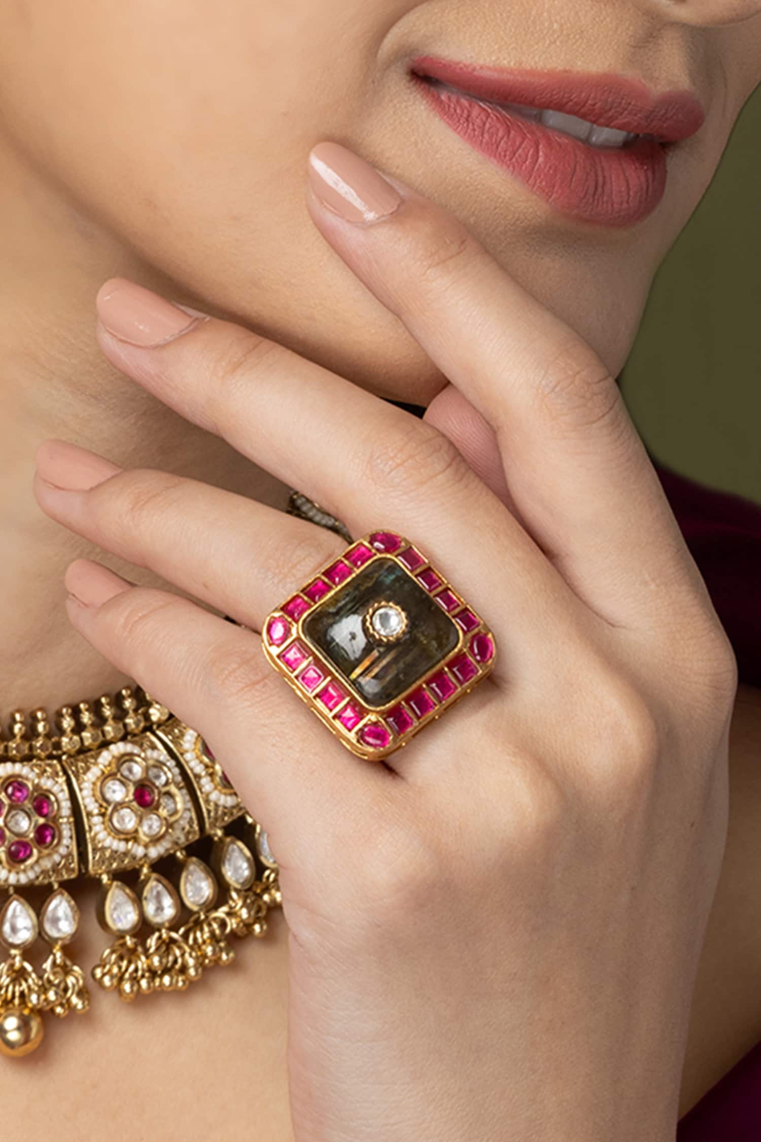 Red Border Square Gray Ring 