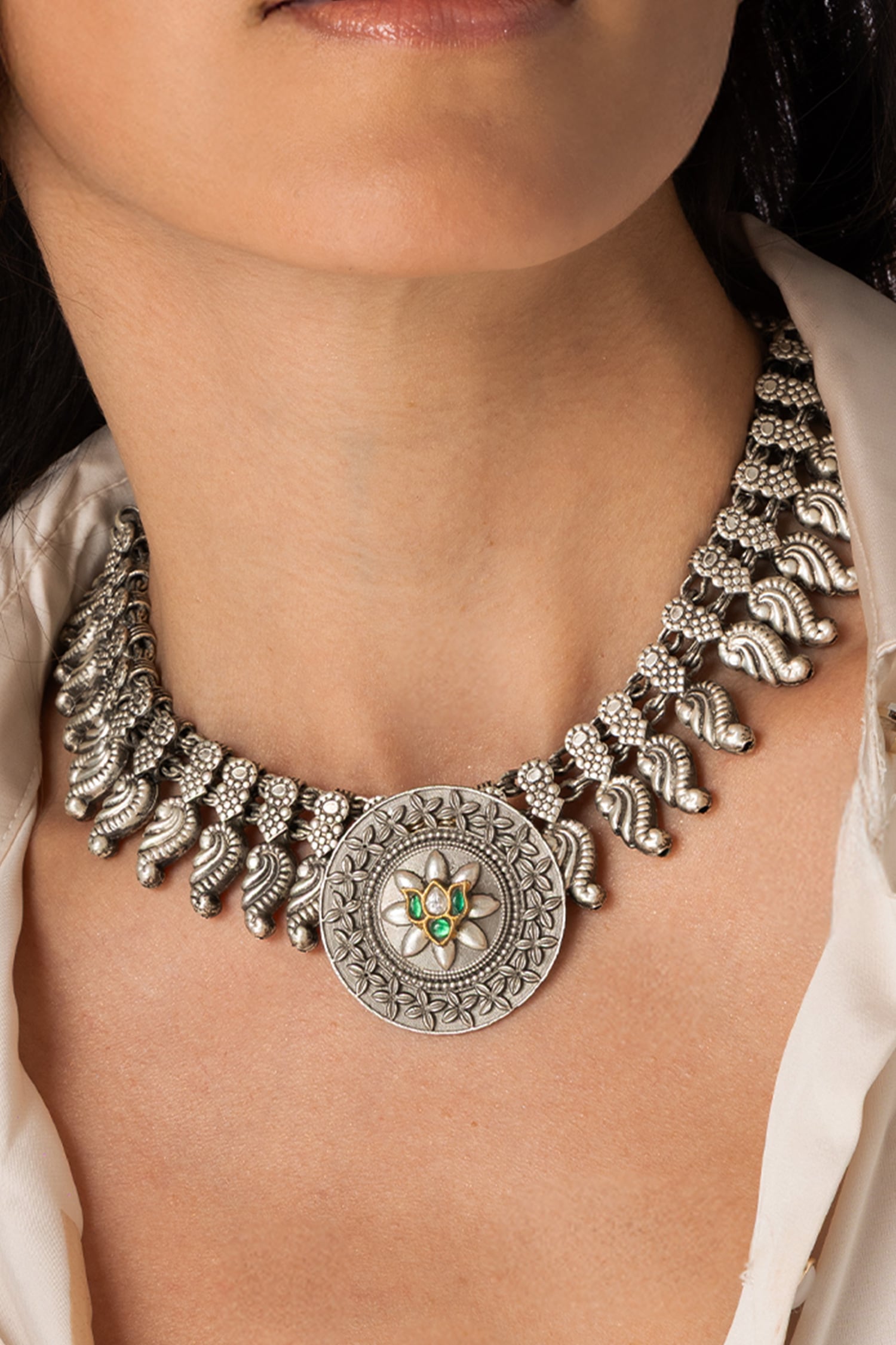 Textured Leaf Accent Necklace 