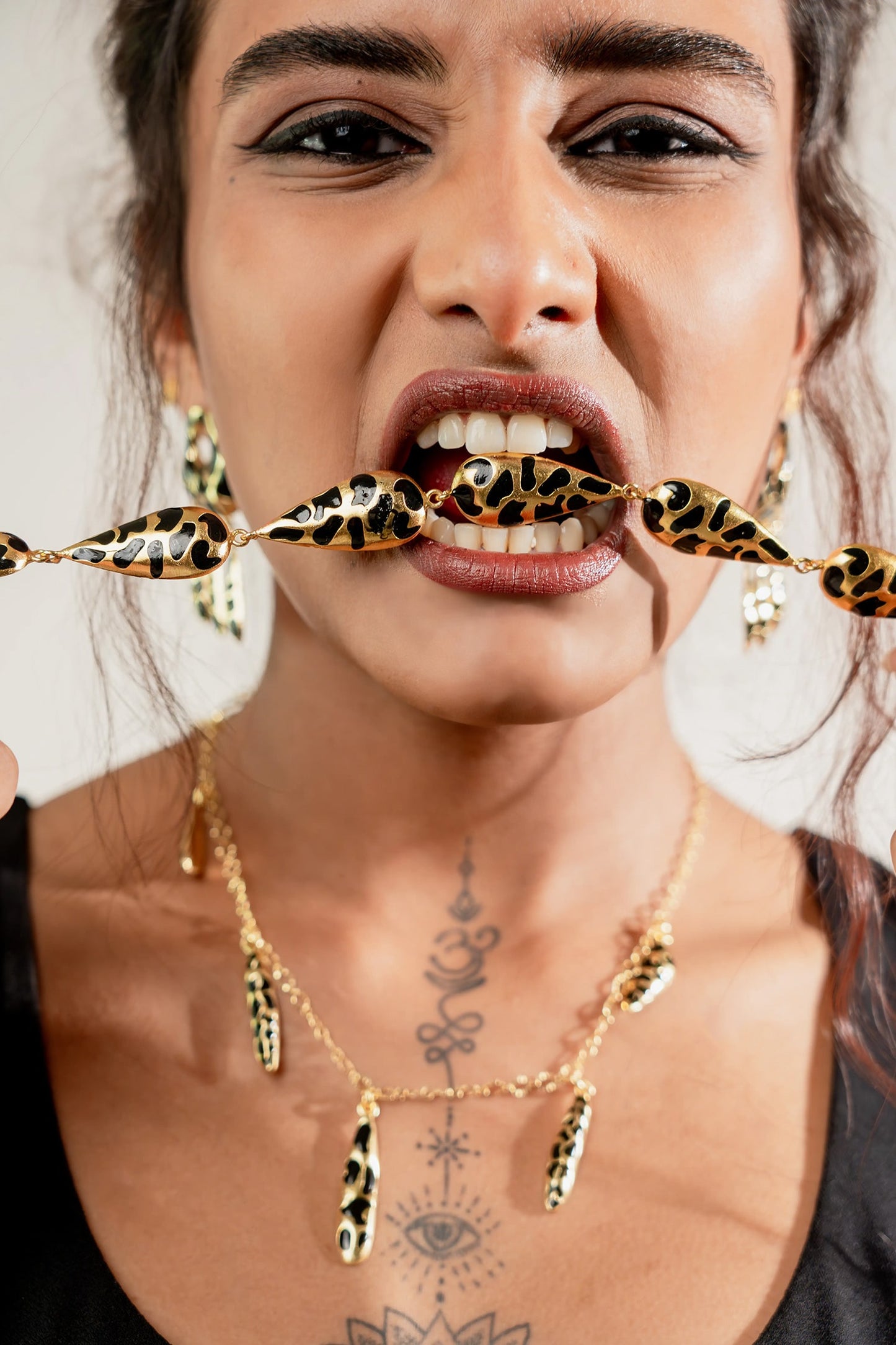 Cat Walk Glow Choker Necklace 