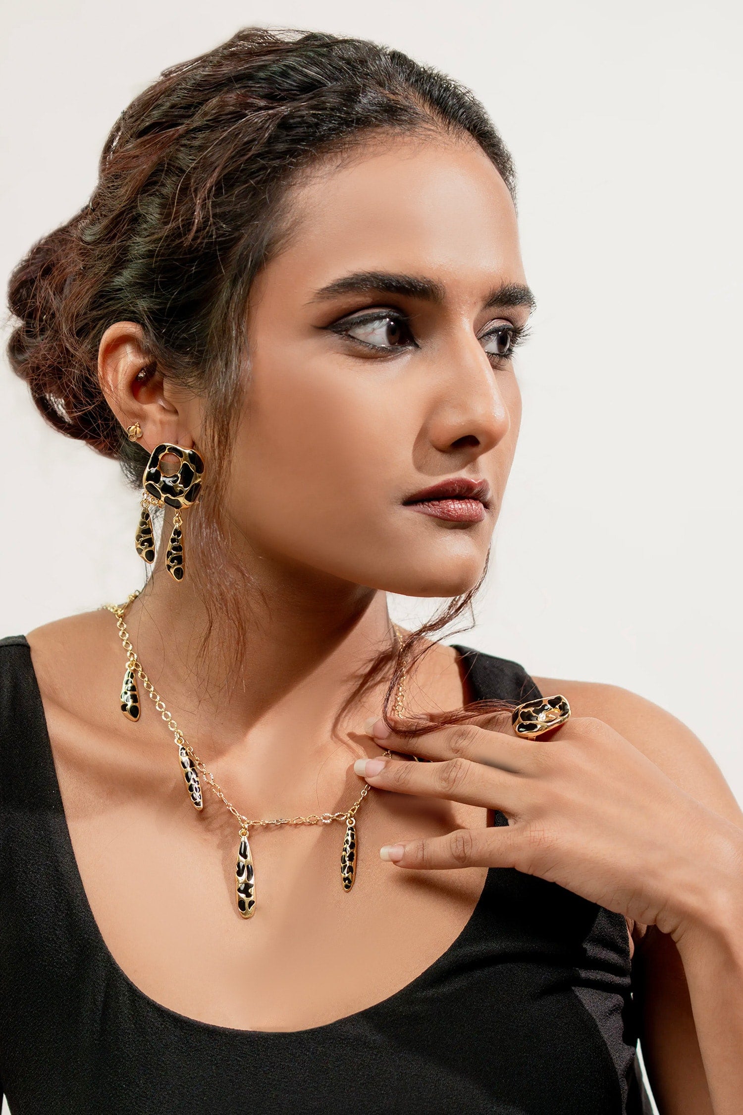 Nocturnal Glow Necklace 