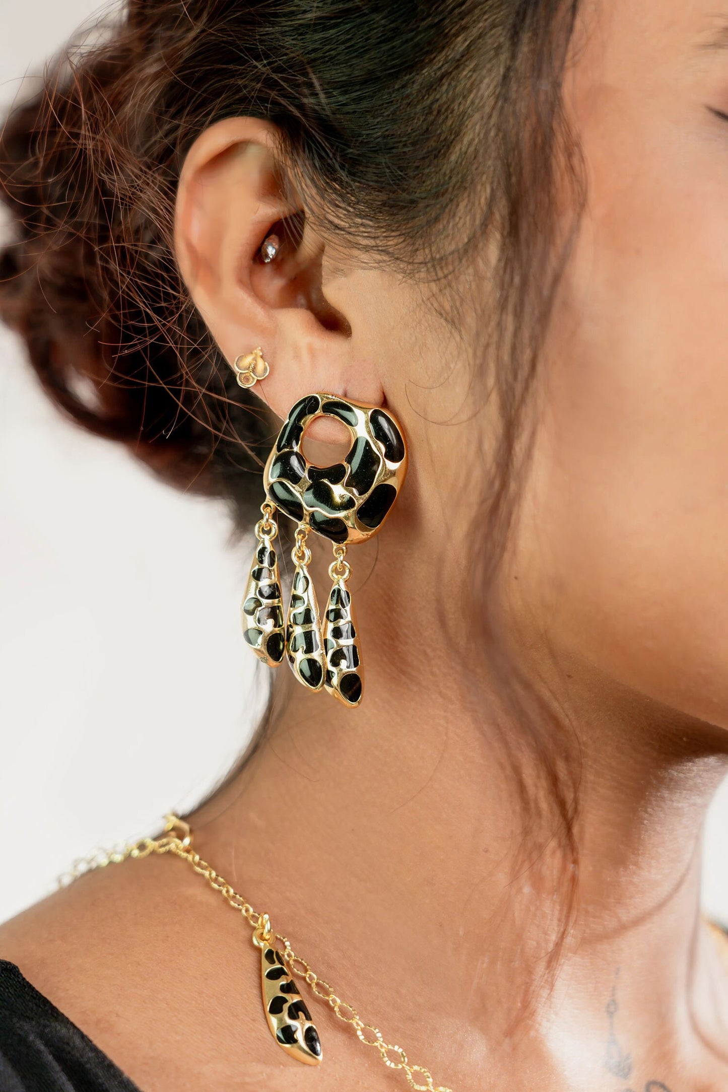 Night Hunt Earrings 