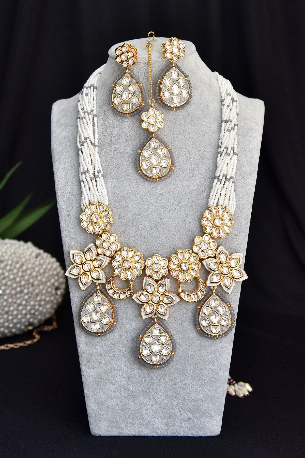 Kundan Embellished Necklace Set 