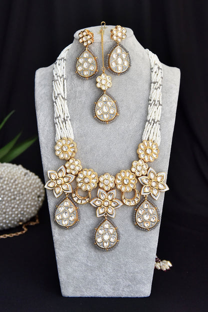 Kundan Embellished Necklace Set 