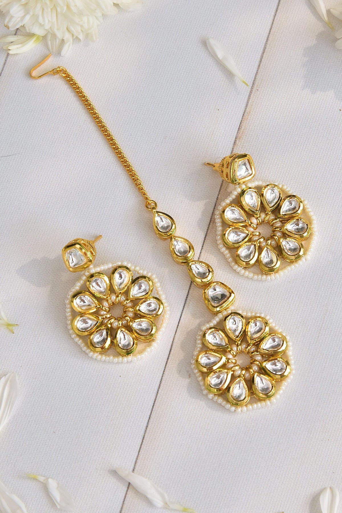 Kundan Embellished Maangtikka Set 