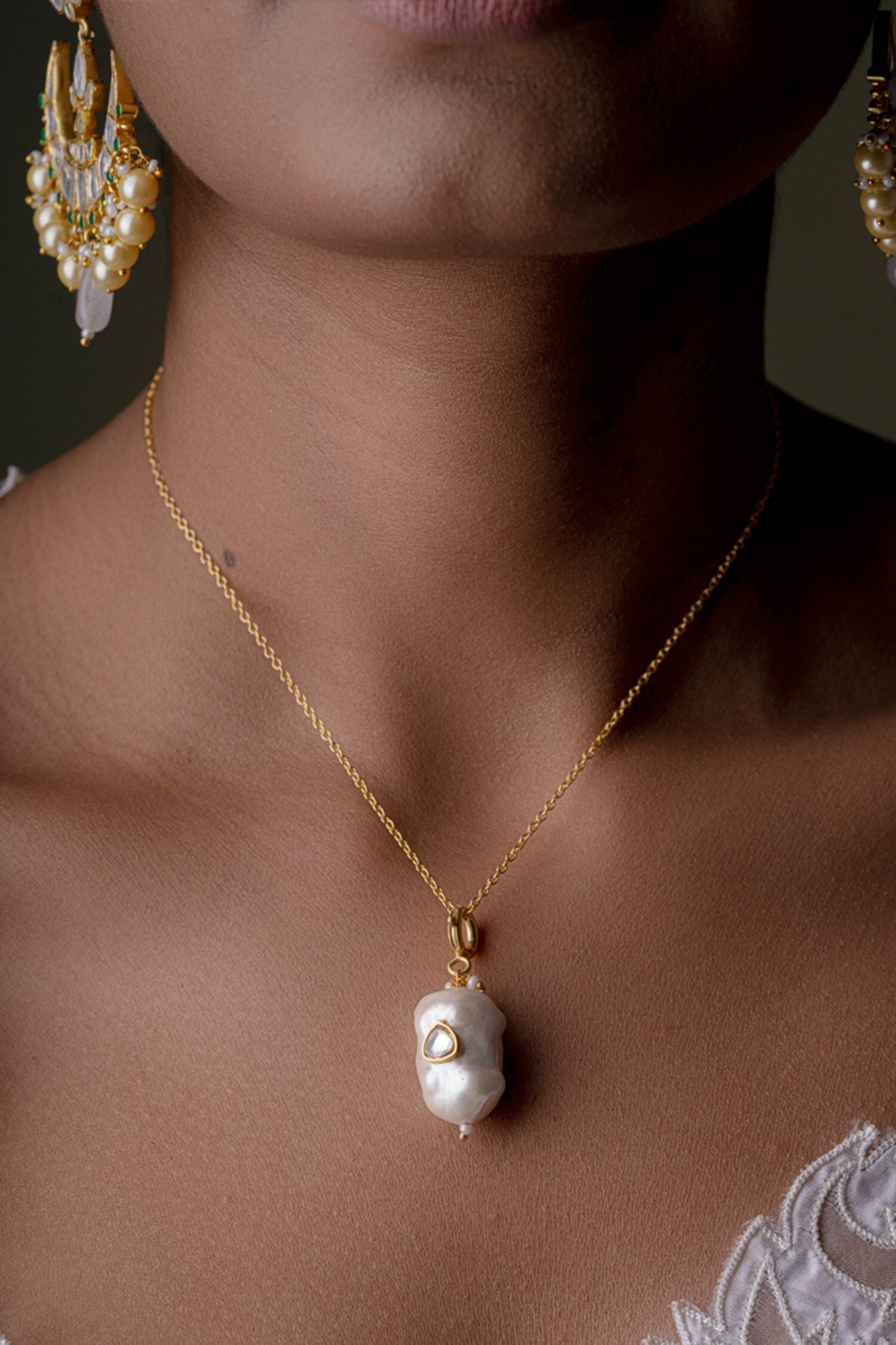 Baraque Pearl Pendant Necklace 