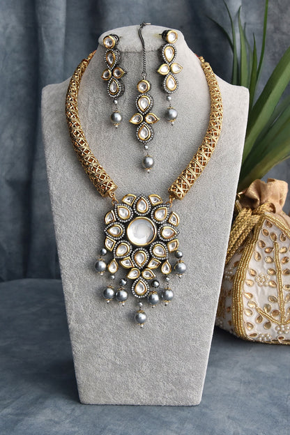 Kundan Embellished Necklace Set 
