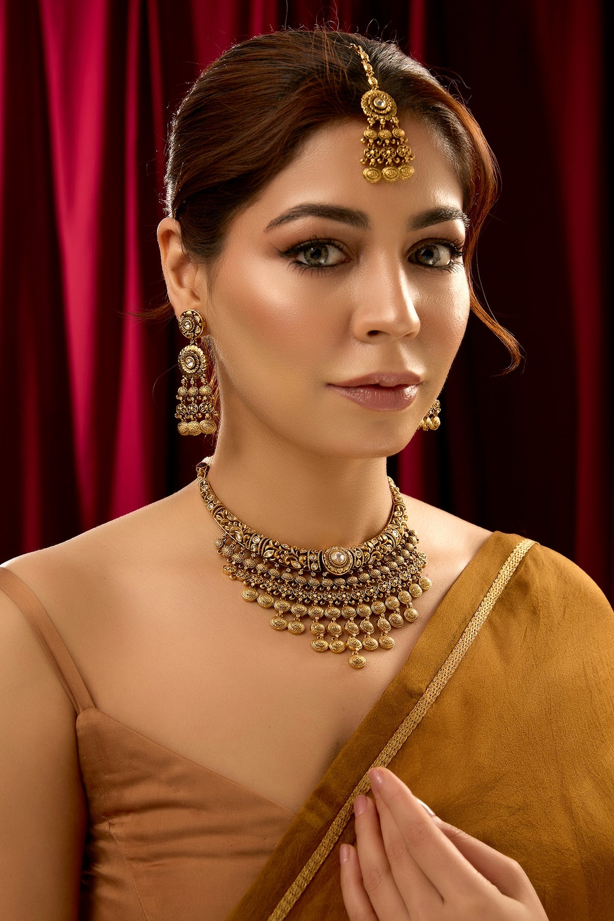 Gold Finish White Stone & Oval Drop Choker Necklace Set