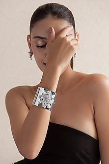 White Finish Swarovski Crystal Horse Motif Handcuff In Sterling Silver